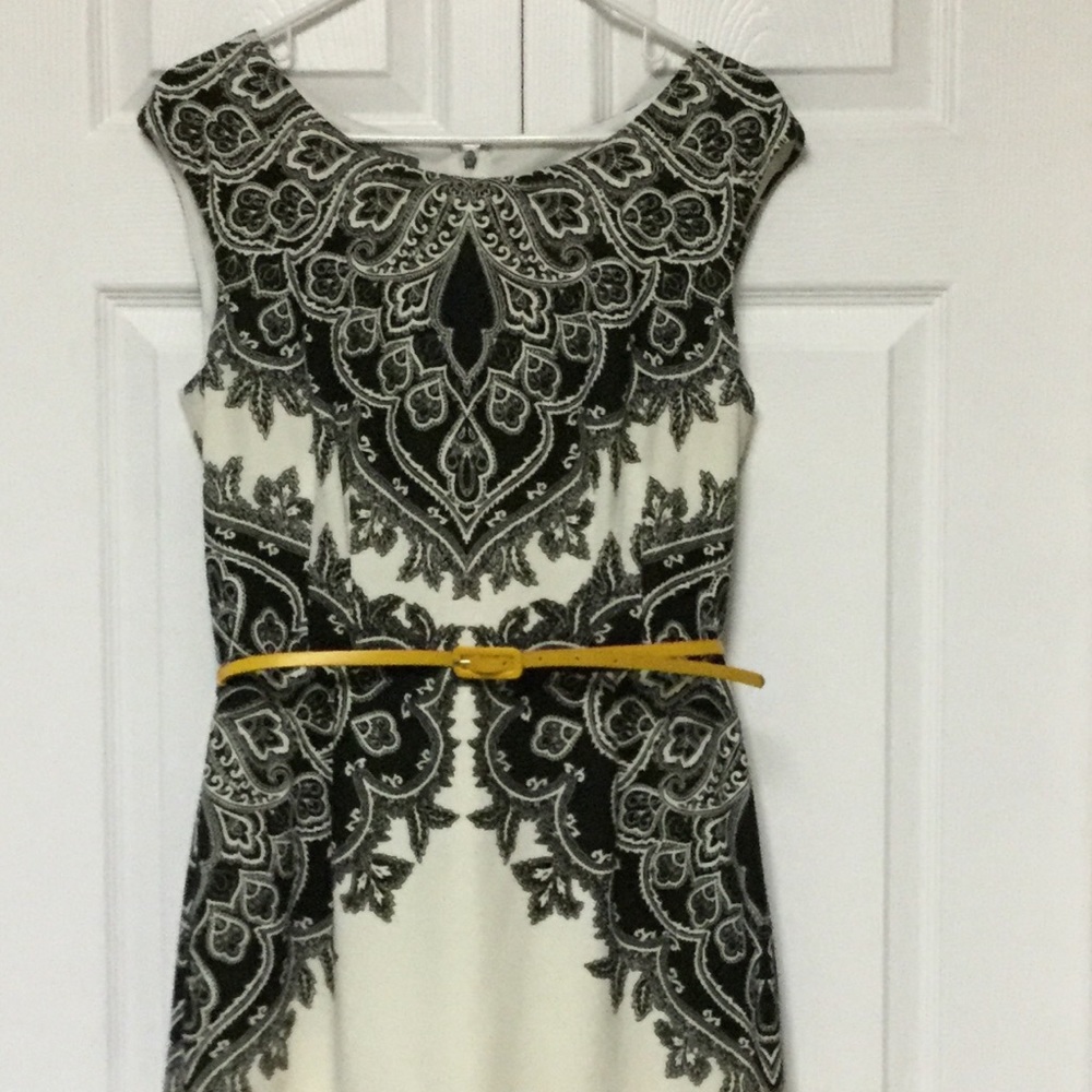 Roz & Ali Size 12 Sleeveless White W/ Blk Dress